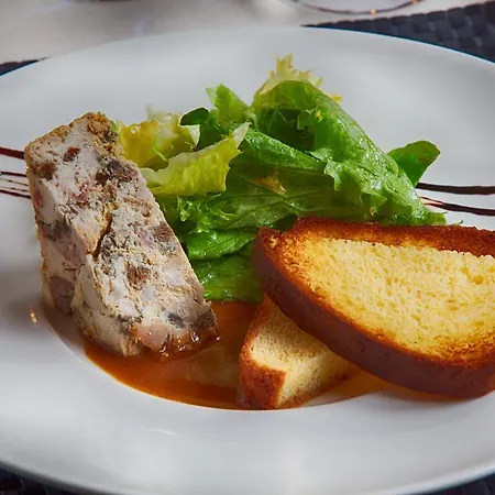 Hotel Logis Relais Des Puys 3*