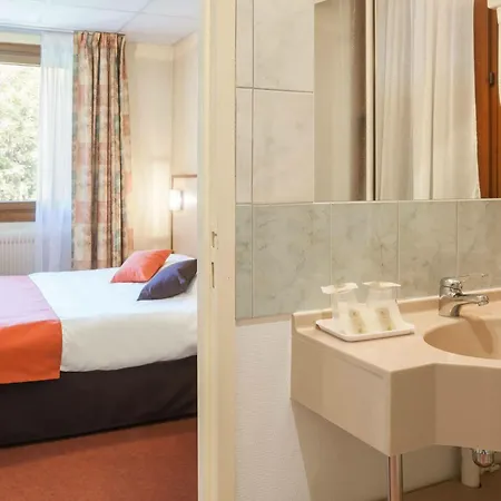 Logis Relais Des Puys Hotel 3*
